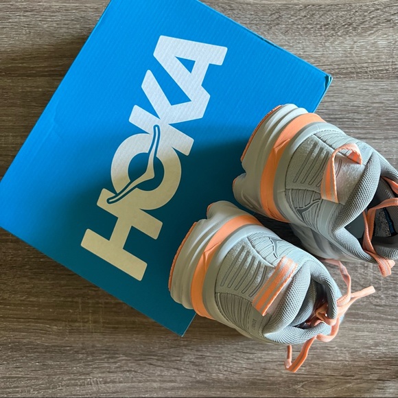 Hoka Women’s Bondi 7 Road-Running Shoes, size 7.5 - Picture 2 of 14